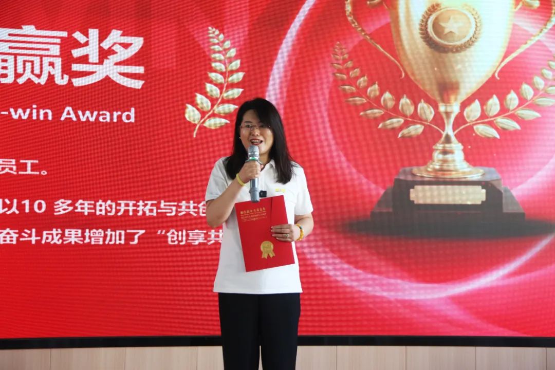 tqb谈球吧成立二十五周年表彰大会隆重举行
